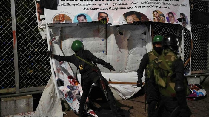 Army soldiers remove tents from the site of a protest camp outside the Presidential Secretariat in Colombo, Sri Lanka, Friday, July 22, 2022. (AP Photo/Rafiq Maqbool)