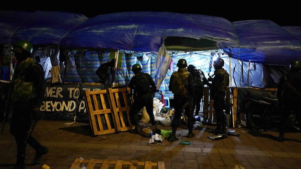 Foto-foto Penggerebekan Tenda Demonstran Anti Pemerintah Sri Lanka