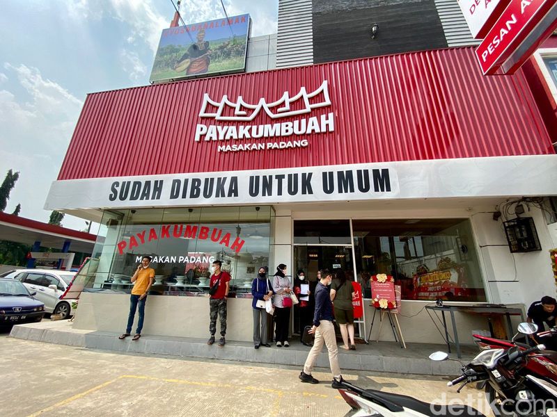 Payakumbuah: Lamak Bana! Ikan Salai dan Dendeng Batokok di RM Padang Arief Muhammad
