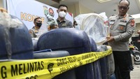 Pada kasus tersebut Kepolisian mengamankan 6.165 liter solar yang akan dijual ke nelayan dengan harga Rp 12.000 per liter.
