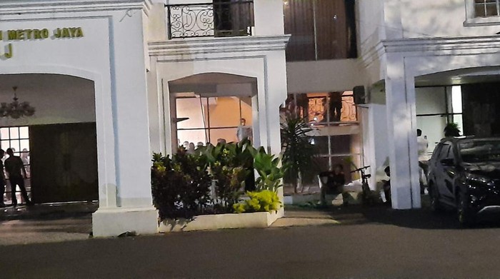 Peragaan tembak-menembak dalam pra rekonstruksi kasus Brigadir J