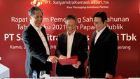 PT Satya Mitra Kemas Lestari Tbk (SMKL)yang bergerak dalam bidang pengemasan berbahan karton atau kertas coklat, saat RUPST menyetujui pembagian 38,58 % dari laba bersih Perseroan tahun bersih 2021, atau Rp 41miliar sebagai dividen tunai kepada para pemegang saham.