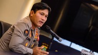 Kabid Humas Polda Metro Jaya Kombes E Zulpan memberikan keterangan pers soal status tersangka Roy Suryo di gedung Direktorat Reserse Kriminal Umum Polda Metro Jaya, Jakarta, Jumat (22/7/2022).