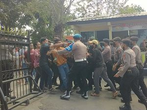 Pelaku Pencurian Ditembak Saat Ditangkap, Keluarga Serbu Polres Dompu