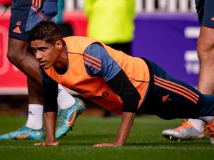Raphael Varane Saingan dengan Lisandro Martinez, Berani?