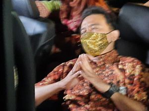 Roy Suryo Tumbang Usai Pemeriksaan Tersangka, Pengacara: Mohon Doanya