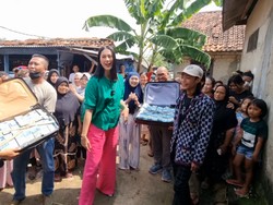 Bonge memakai jaket Gucci saat muncul di Youtube Baik Paula. Foto: YouTube Baim Paula