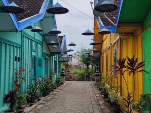 Keluguan Orang Samin dan Rumah Warna-warni Bak Pelangi