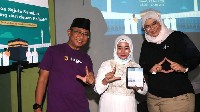 Serunya Tour Online ke Mekkah dan Madinah Kegiatan tour virtual ke tanah suci ini berlansung serentak di 273 titik se-Indonesia. Amaan memberikan apresiasi kepada customer terpilihnya berupa ibadah Umrah secara cuma-cuma.
