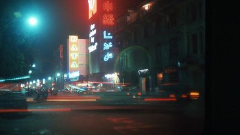 Suasana malam hari di salah satu sudut kota Singapura. Foto: Vintag.es