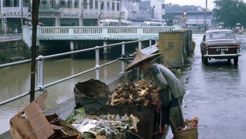 Singapura kala itu masih membangun negaranya dari bawah. Mereka baru saja memutuskan berpisah dari Malaysia pada tahun 1965. Foto: Vintag.es