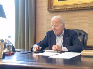 Dokter Sebut Gejala COVID Batuk-Nyeri Dialami Biden Mulai Berkurang
