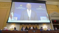 Video Presiden Joe Biden diputar saat komite terpilih DPR yang menyelidiki serangan 6 Januari di Capitol AS mengadakan sidang di Capitol di Washington, Jumat (22/7/2022). (AP/Patrick Semansky)
