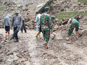 9 Desa dan 1 Kelurahan di Bone Terisolir, TNI-Polri Bantu Buka Jalur Longsor