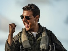 Bercanda Tom Cruise Agak Lain: Pura-pura Nabrakin Heli