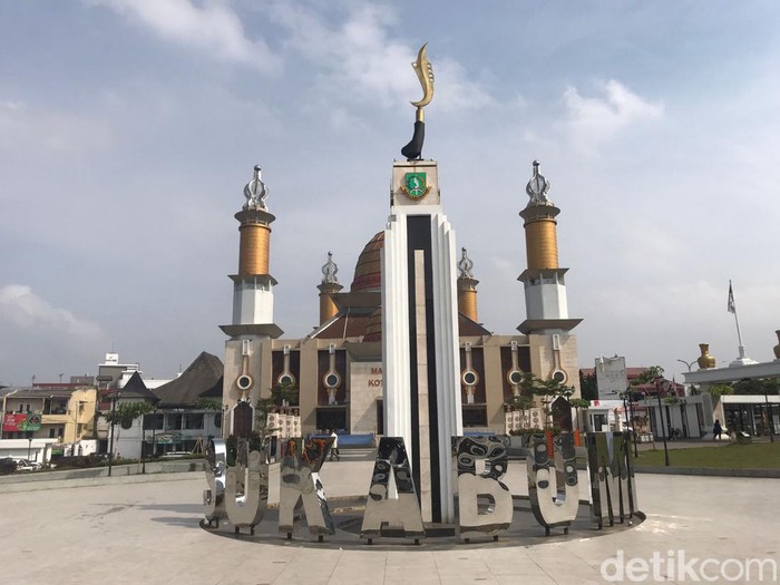 Tugu Kujang Sukabumi.