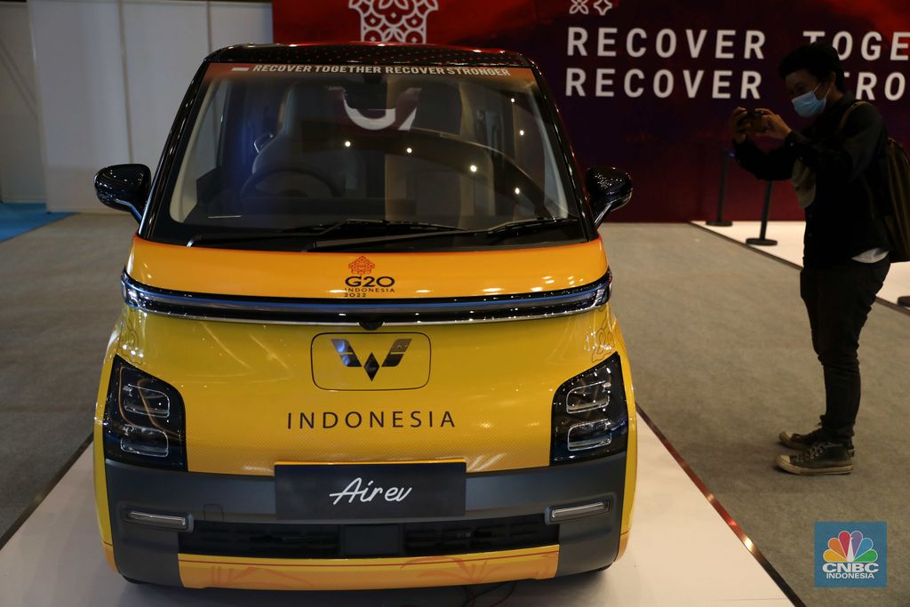 Wuling air ev di pameran kendaraan listrik Periklindo Electric Vehicle Show (PEVS) 2022 Jakarta, Jumat (22/7/2022). (CNBC Indonesia/Muhammad Sabki)