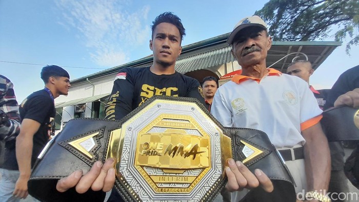Yudi Cahyadi (30) juara Kelas Featherweight One Pride MMA (Mixed Martial Art)