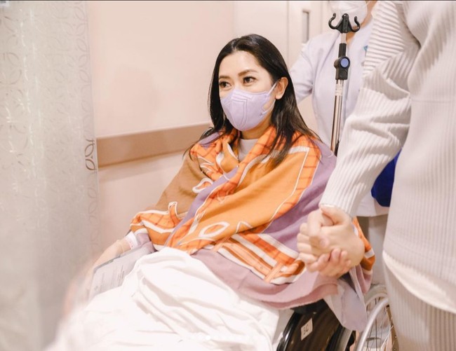 Ibas mengunggah serangkaian foto yang memperlihatkan proses kelahiran sang buah hati di Instagram.  Foto: Instagram/@ibasyudhoyono