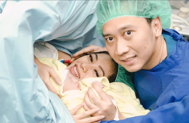 “Telah lahir Putri Ke-dua, Anak ke-Empat dari pasangan Edhie Baskoro Yudhoyono & Siti Rubi Aliya Rajasa dengan selamat lancar tanpa kurang satu apapun,” tulis Edhie Baskoro alias Ibas pada caption foto Instagram. Foto: Instagram/@ibasyudhoyono