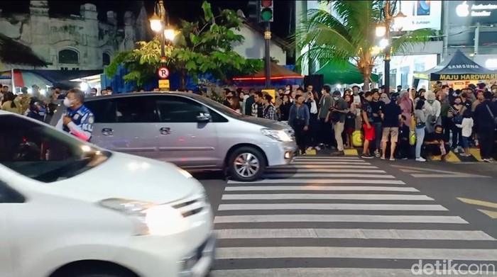 Anak-anak muda Madiun ikuti tren Citayam Fashion Week