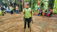 Pihaknya menilai saat ini anak-anak sudah jarang bermain permainan tradisional tersebut. Dengan itu, menurutnya, anak-anak di sekolahnya harus bisa mengetahui hal tersebut.