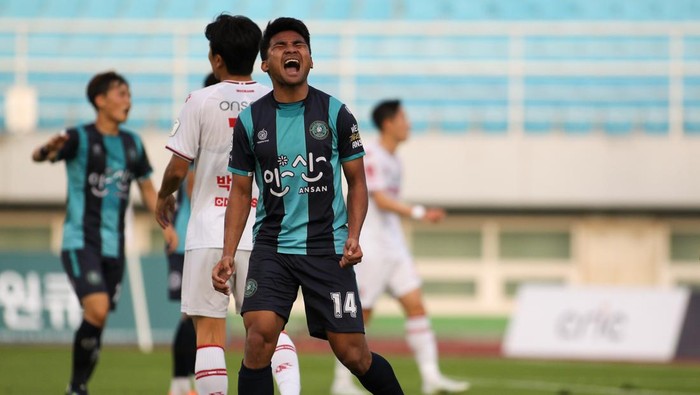Asnawi Mangkualam tampil di K League 2 bersama Ansan Greeners.