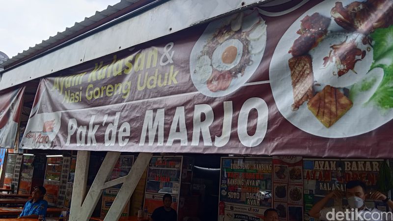 Gurih Sedap Ayam Kalasan Legendaris di Pujasera Melawai