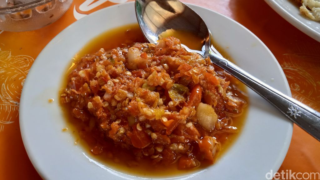 Gurih Sedap Ayam Kalasan Legendaris di Pujasera Melawai