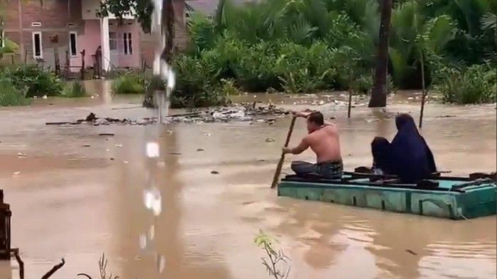Banjir 1 meter rendam satu desa di perbatasan Bone dan Sinjai.