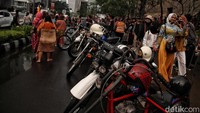 Gubernur DKI Jakarta Anies Baswedan mengatakan belum ada larangan catwalk Citayam Fashion Week di zebra cross kawasan Dukuh Atas. Dia menegaskan belum ada surat yang mengatur soal kegiatan yang dikenal dengan nama Citayam Fashion Week itu. 