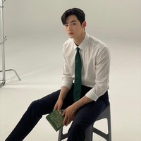 Cha Eun WooIdol KPop lain yang akan tampil dalam proyek Hollywood adalah Cha Eun Woo. Dilaporkan aktor True Beauty itu menjadi peran utama dalam film K-pop: Lost in America. Dilansir Soompi, film itu berkisah mengenai idol KPop yang tersesat di Texas dan kesulitan untuk kembali ke New York. Proyek tersebut juga dibintangi Rebel Wilson dan Charles Melton.Foto: Instagram @eunwo.o_c