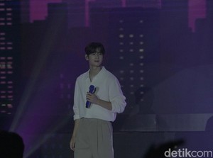 Menikmati Malam Minggu Romantis Bareng Cha Eunwoo