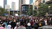 Sedari siang, jalanan di kawasan ini sudah banyak menjadi sorotan orang.  Foto: Asep (detikHOT)