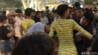Mereka datang dari berbagai kawasan. Bahkan ada yang dari Bandung lo. Foto: Asep (detikHOT)