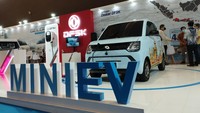Dijelaskan PR & Media Manager PT Sokonindo Automobile (DFSK Indonesia), Achmad Rofiqi, mobil listrik DFSK Mini EV sengaja dihadirkan ke Indonesia untuk melihat respons dari konsumen. Foto: Luthfi Anshori/oto.detik.com