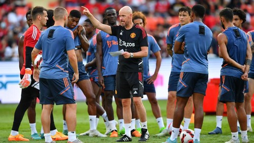 Manchester Uniteds manager Erik Ten Hag [R] in action during the training session before match against Liverpool at Rajamangala stadium on July 11, 2022 in Bangkok, Thailand. (Photo by Vachira Vachira/NurPhoto via Getty Images)