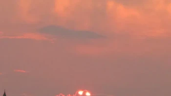 Matahari tersentum. Foto: Reddit