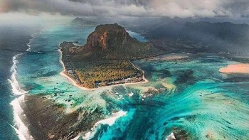 Air terjun di dalam laut. Foto: Reddit