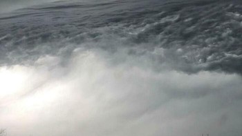 Awan seperti laut. Foto: reddit.com/confusing_perspective