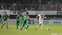 Usaha menyamakan kedudukan semakin berat, setelah Wijan Pluim kembali membobol gawang PSS Sleman untuk kedua kalinya pada menit ke-28. Foto: PIUS ERLANGGA/detikJateng 