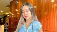 Makan hot pot juga disenangi Cupi Cupita. Kuahnya yang hangat ditambah daging yang direbus sebentar dengan tekstur lembut menambah istimewa waktu makannya. Foto: Instagram/cupitagobas19