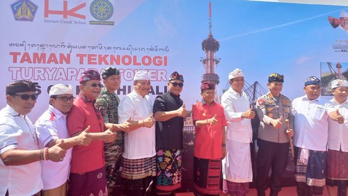Gubernur Bali Wayan Koster Saat Melaksanakan Peletakan Batu Pertama di kawasan proyek Turyapada Tower, pada Sabtu (23/7/2022).
