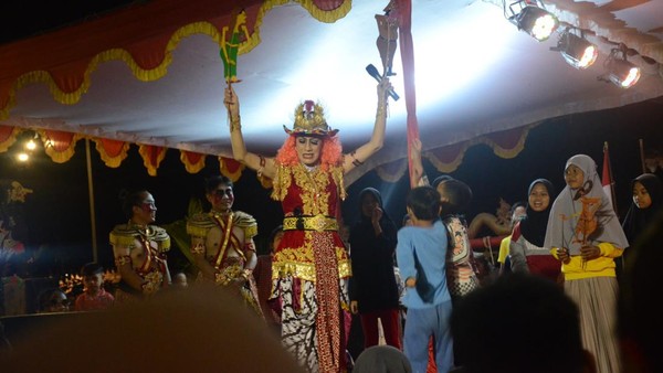 Festival Tresno Wayang Dolanan merupakan upaya pemerintah untuk mewadahi ekspresi dan kreativitas khususnya bagi anak-anak serta menjadi ruang pengembangan permainan rakyat dan olahraga tradisional melalui wayang dolanan atau wayang kreasi. Â Festival Tresno Wayang Dolanan merupakan upaya pemerintah untuk mewadahi ekspresi dan kreativitas khususnya bagi anak-anak serta menjadi ruang pengembangan permainan rakyat dan olahraga tradisional melalui wayang dolanan atau wayang kreasi. Â
