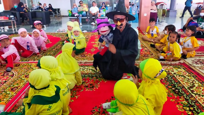 Hari anak nasional KAI Daop 8 Surabaya