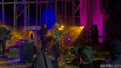 Aksi Ahmad Albar hingga Pusakata di Jazz Gunung Bromo 2022