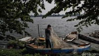 Perlu diketahui waduk ini juga bisa menjadi wisata alternatif murah meriah bagi warga.  