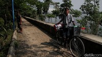 Memiliki lahan seluas 26 hektare, JIS dapat menampung hingga 82.000 penonton yang memiliki standar stadion sepak bola Internasional FIFA.  