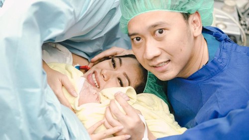 Kabar gembira datang dari keluarga Edhie Baskoro Yudhoyono (Ibas). Istri Ibas, Siti Rubi Aliya Rajasa, melahirkan anak keempat dengan selamat dan lancar. (Instagram @ibasyudhoyono)