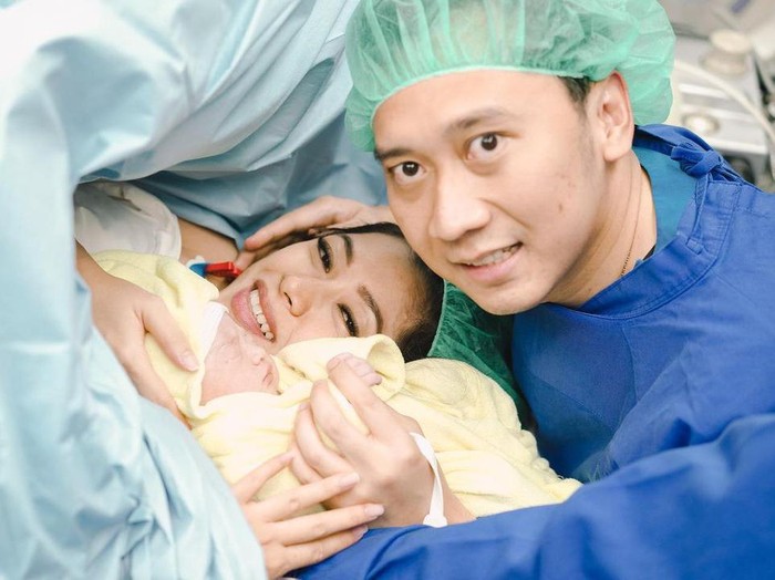 Kabar gembira datang dari keluarga Edhie Baskoro Yudhoyono (Ibas). Istri Ibas, Siti Rubi Aliya Rajasa, melahirkan anak keempat dengan selamat dan lancar. (Instagram @ibasyudhoyono)